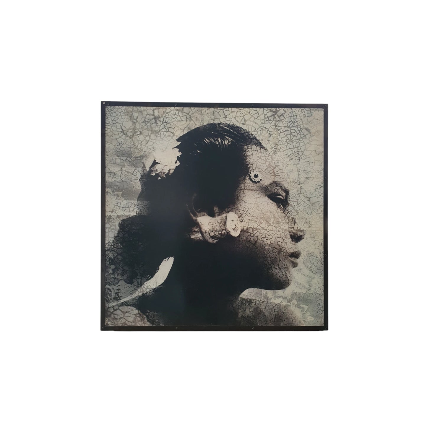 Tableau mural en métal 120x120 représentant le profil d’une femme balinaise