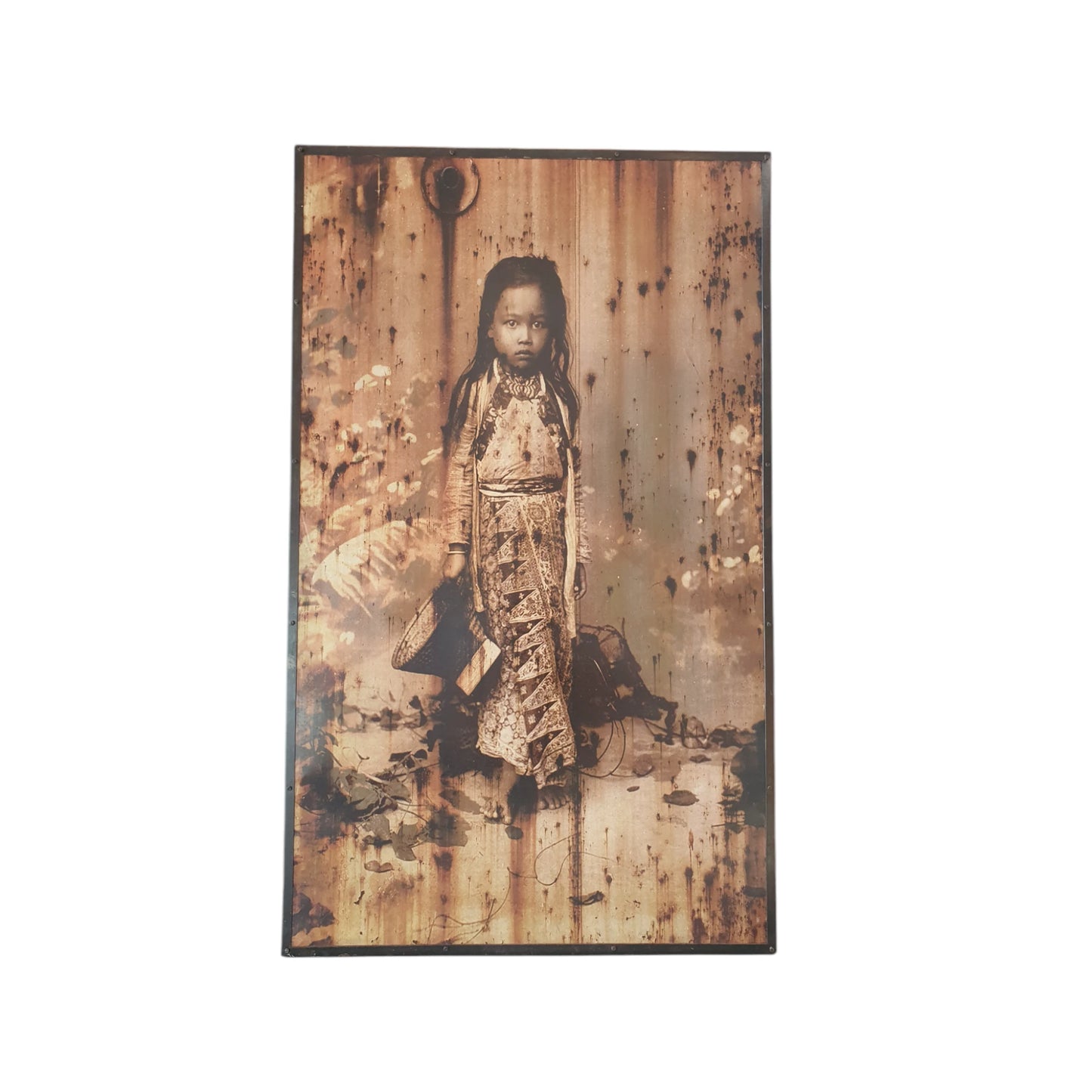 Tableau mural en métal 120x200 représentant une jeune fille balinaise en tenue traditionnelle