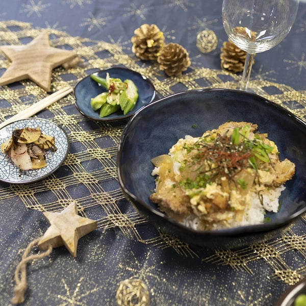 Vaisselle asiatique élégante : bol à ramen en céramique artisanale, idéal pour les amateurs de cuisine japonaise.