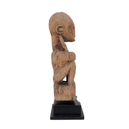 Statue tribale du Timor en bois sur socle – XXe siècle