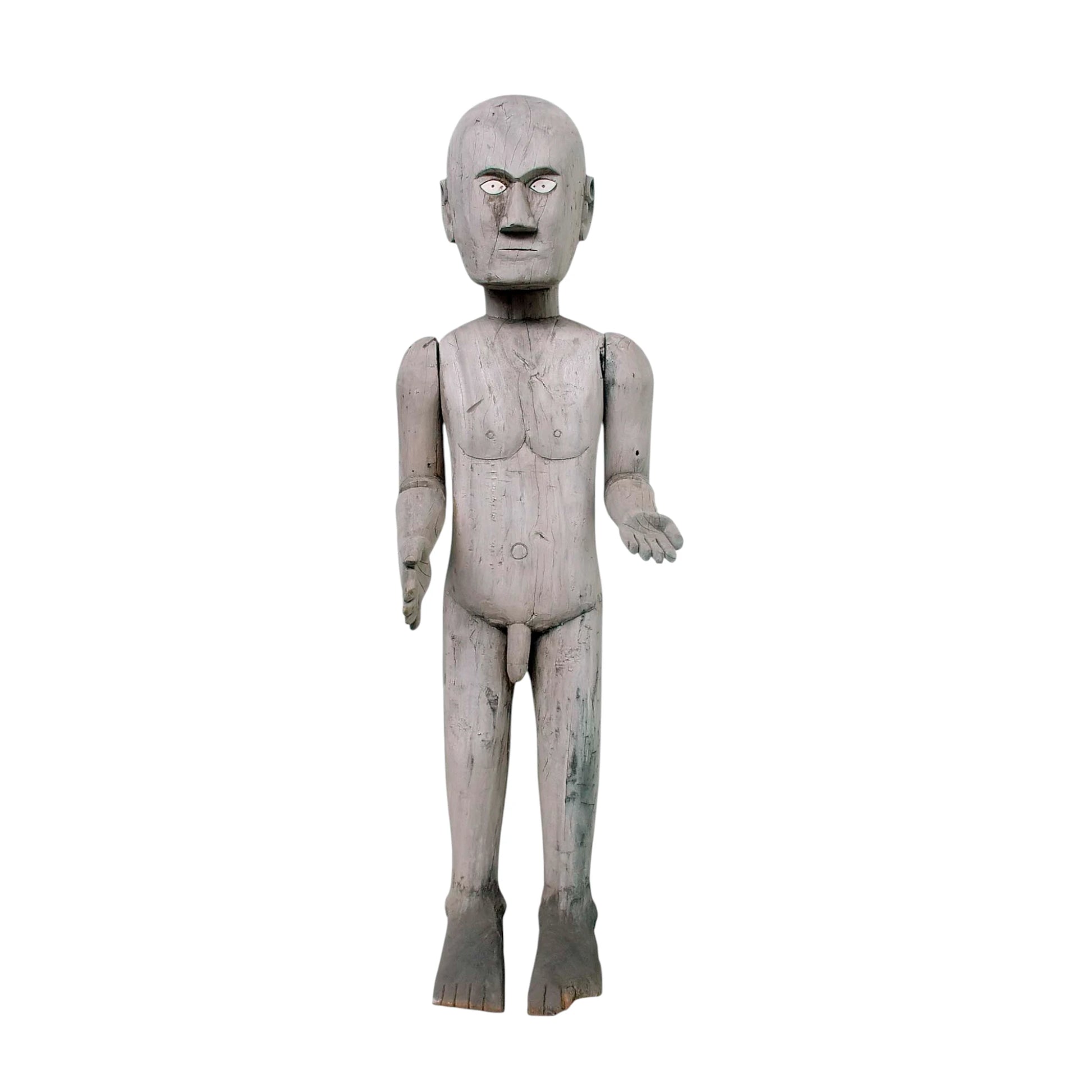 Statue tau tau Toraja en bois sculpté, 114 cm, figure d’ancêtre debout, bras articulés tendus, style traditionnel de Sulawesi.