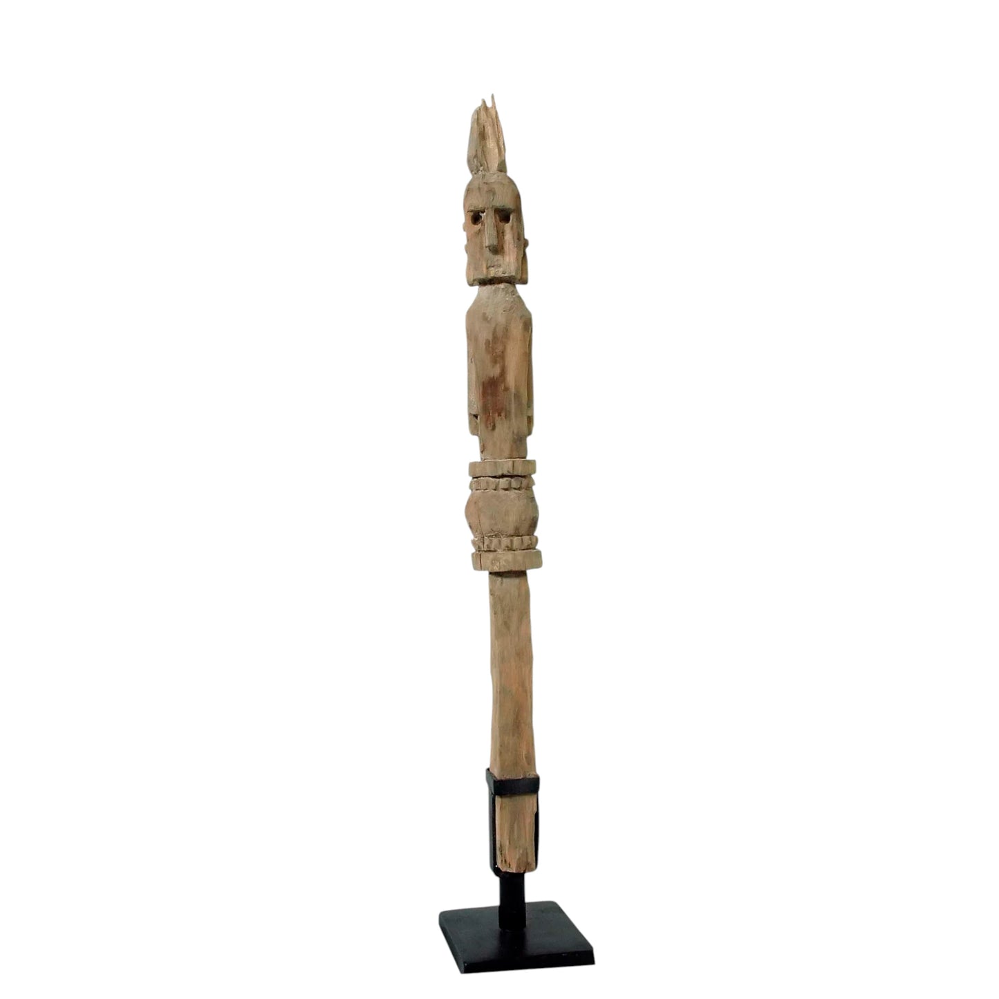 Statue ancienne Kadauma du Timor, figure sculptée claire sur socle métal, H70 cm