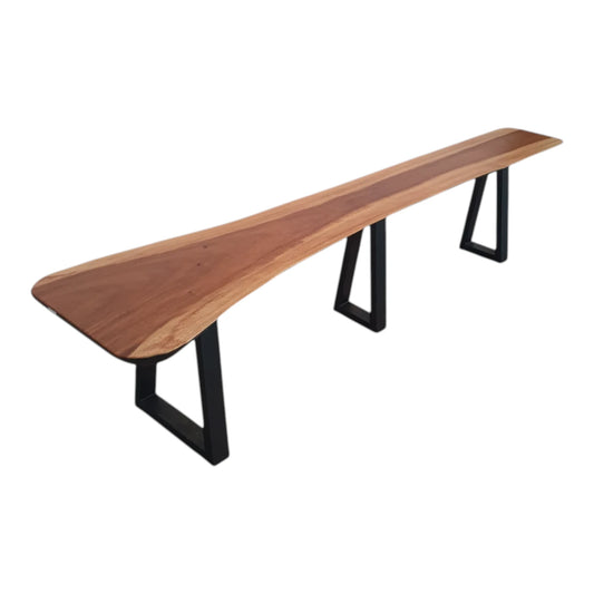 Banc en suar massif 206 cm avec pieds en métal et plateau à découpe naturelle