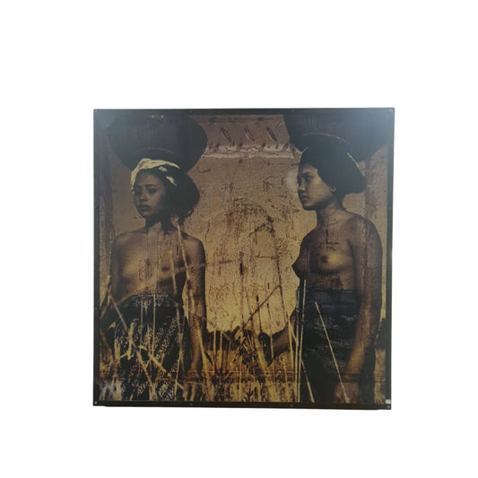 Tableau mural en métal 120x120 représentant deux femmes balinaises