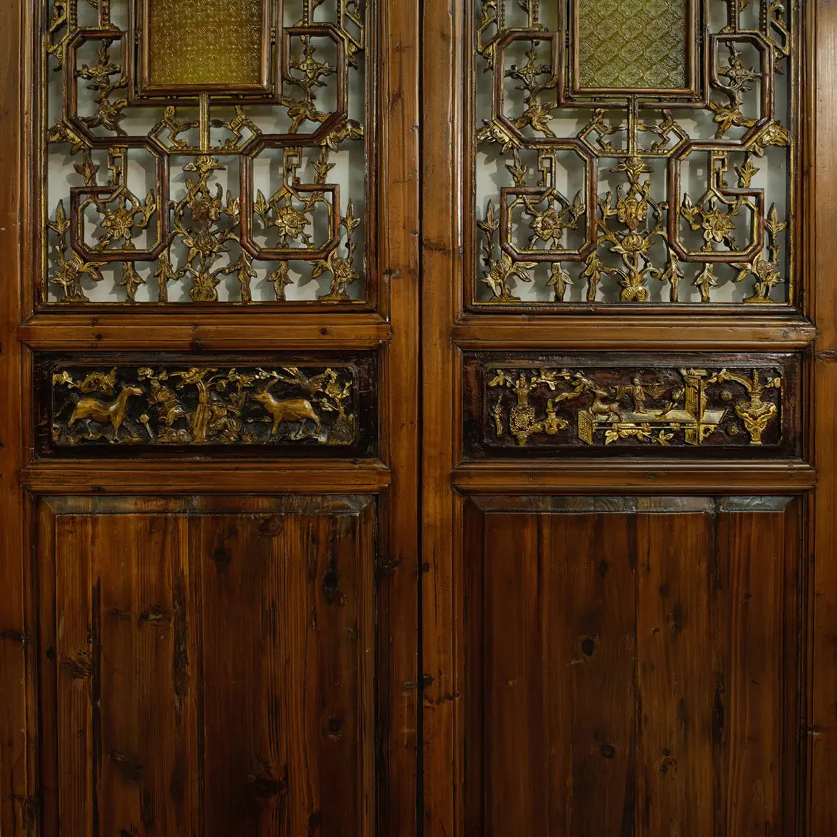 Sculpture murale chinoise en bois massif. Ornements dorés. Shaanxi, 19ème siècle. Une œuvre d'art pour votre intérieur. Parfait pour un salon ou une entrée.