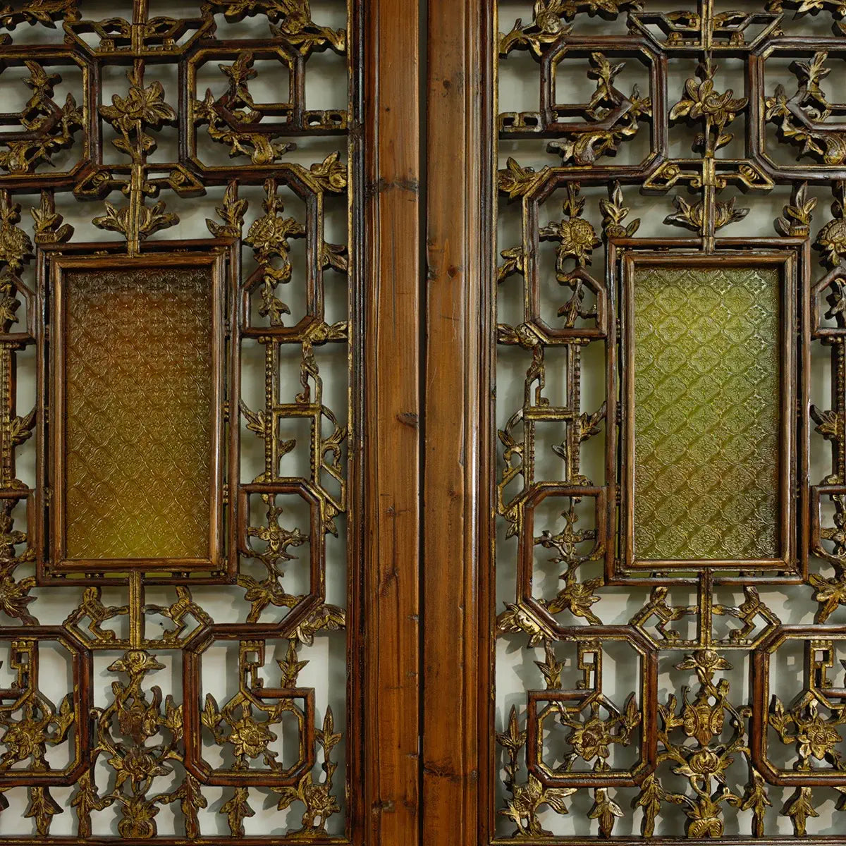 Panneaux chinois anciens. Bois sculpté. Shaanxi, 19ème siècle.  Un mélange de tradition et de modernité. Idéal pour créer un espace unique et personnalisé.