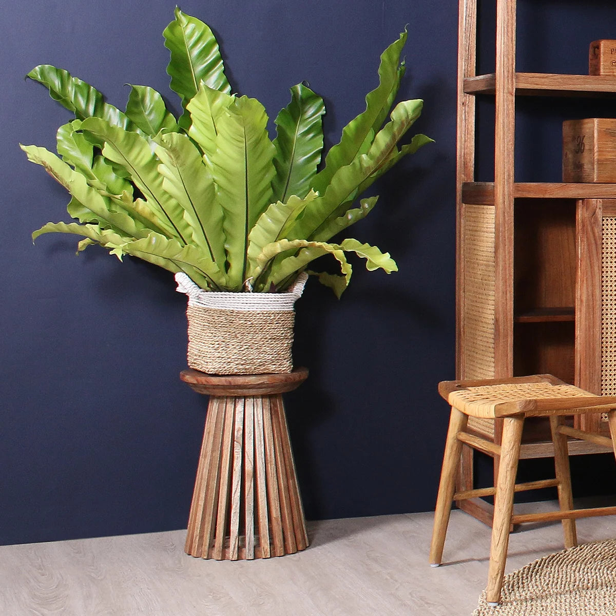 Apportez une touche de nature dans votre intérieur avec ce tabouret en bois de mindi massif. Son aspect naturel et authentique s'intègre parfaitement dans une décoration bohème ou scandinave.